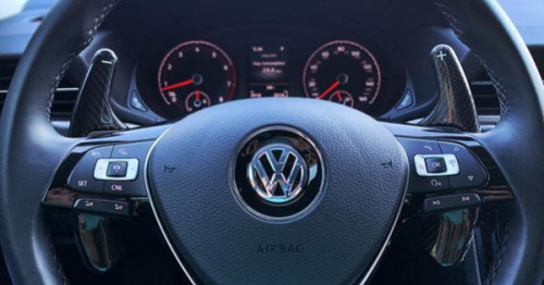 Pourquoi ajouter des extensions palette au volant VW Golf 8 ?
